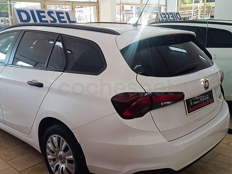 Usado Fiat Tipo Business 120 CV (88 kW) 2019 Blanco Familiar
