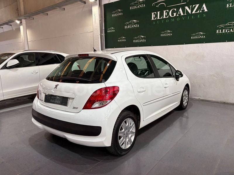 Usado Peugeot 207 Access 70 CV (51 kW) 2011 Blanco Berlina