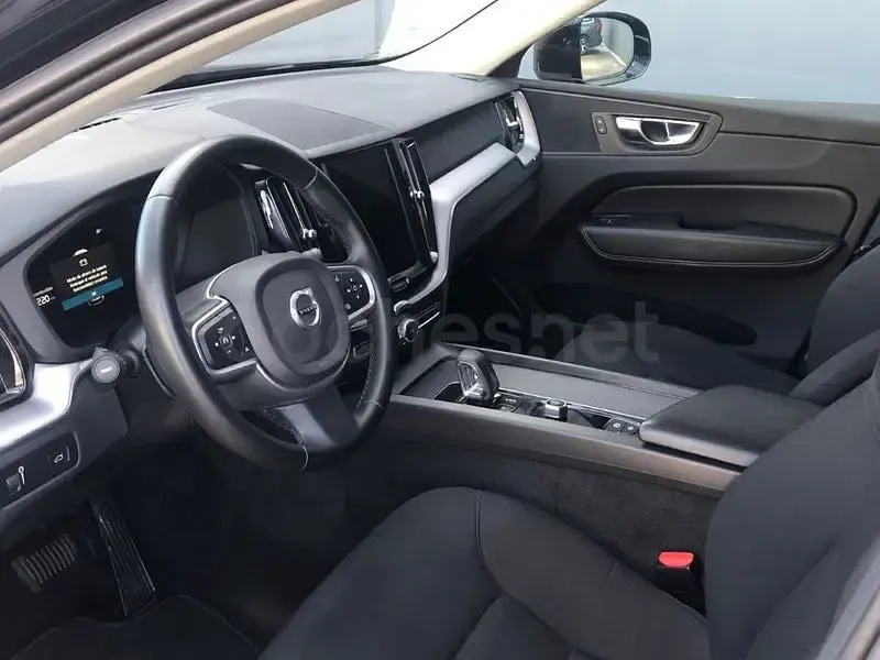 Usado Volvo XC60 Momentum 197 CV (144 kW) 2021 Negro SUV