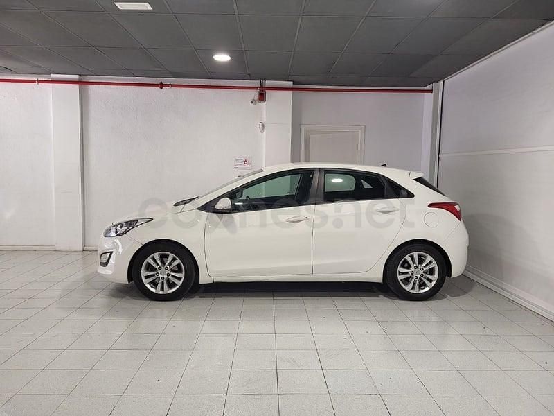 Usado Hyundai i30 110 CV (80 kW) 2014 Blanco Berlina