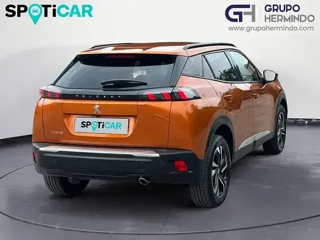 Usado Peugeot 2008 Allure 110 CV (80 kW) 2022 Naranja SUV