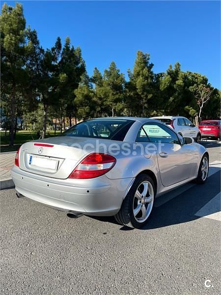 Usado Mercedes SLK200 163 CV (119 kW) 2007 Gris / plata Descapotable