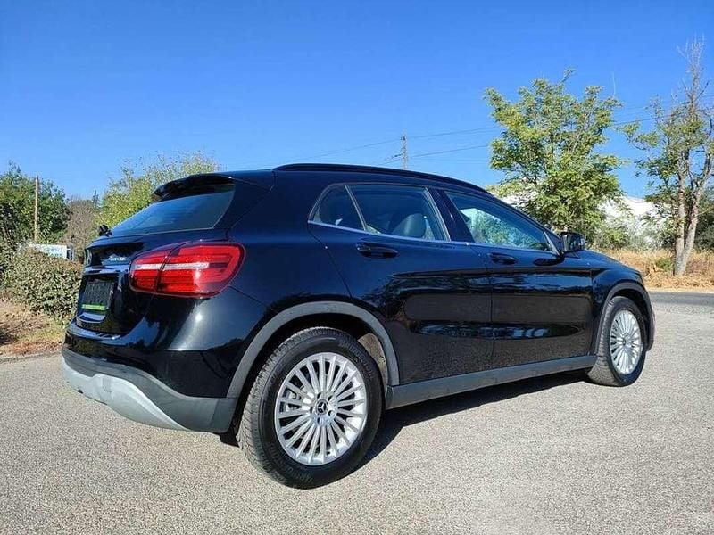 Usado Mercedes GLA200 136 CV (100 kW) 2018 Negro SUV