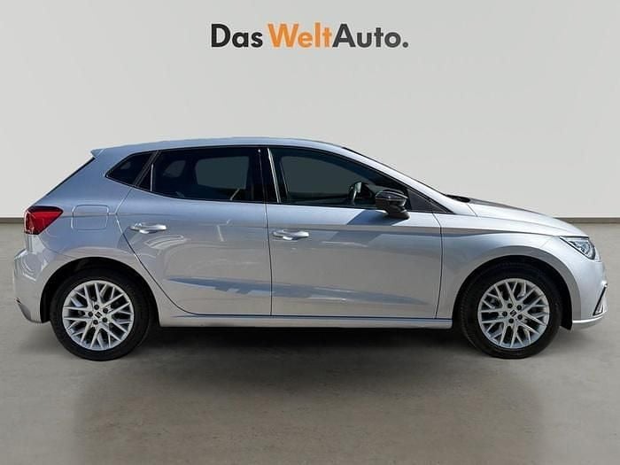Usado Seat Ibiza FR 110 CV (80 kW) 2023 Gris / plata Utilitario