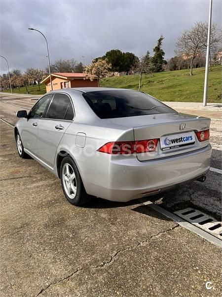 Usado Honda Accord Comfort 155 CV (114 kW) 2005 Gris / plata Berlina