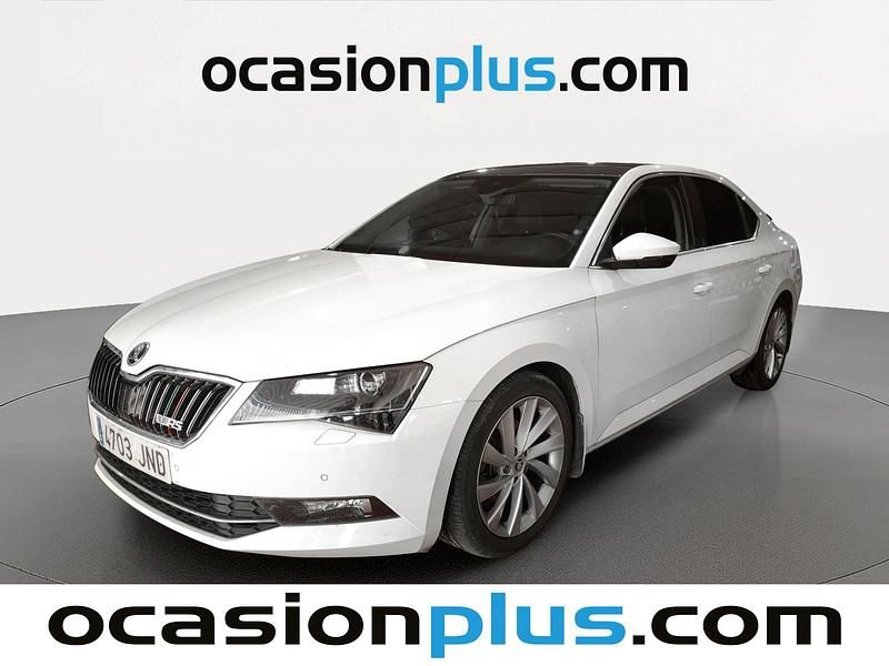Usado Skoda Superb Style 150 CV (110 kW) 2016 Blanco Berlina