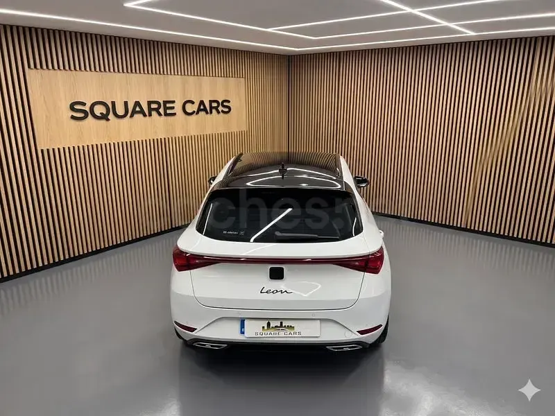 Usado Seat Leon Style 115 CV (84 kW) 2021 Blanco Familiar