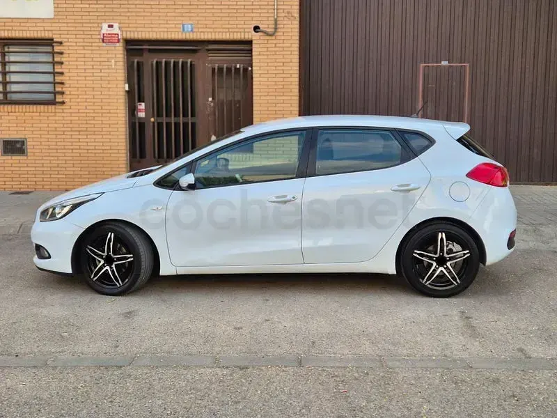 Usado Kia Ceed GT 90 CV (66 kW) 2013 Blanco Berlina
