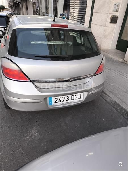 Usado Opel Astra Cosmo 100 CV (73 kW) 2005 Gris / plata Berlina