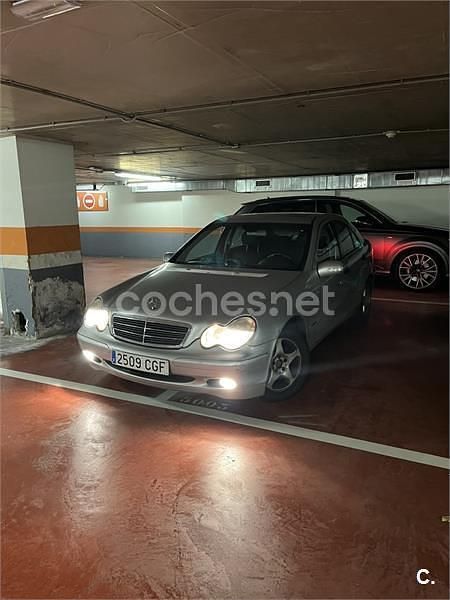 Usado Mercedes C220 Classic 143 CV (105 kW) 2003 Gris / plata Berlina