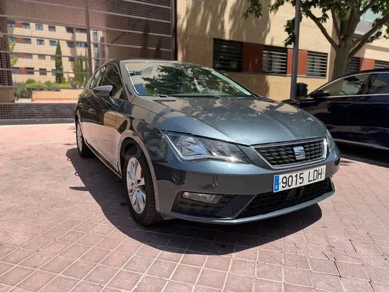 Usado Seat Leon Style 116 CV (85 kW) 2019 Azul Berlina