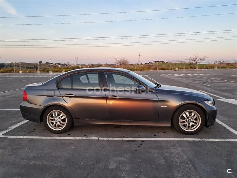 Usado BMW 318 129 CV (94 kW) 2006 Gris / plata Berlina