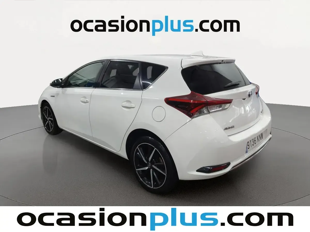 Usado Toyota Auris Hybrid Edition 136 CV (100 kW) 2018 Blanco Utilitario