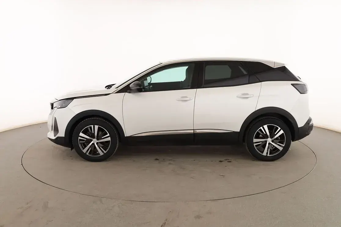 Usado Peugeot 3008 Allure 130 CV (95 kW) 2022 Blanco SUV