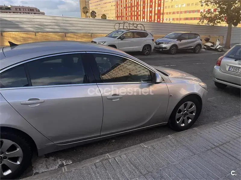 Usado Opel Insignia Cosmo 130 CV (95 kW) 2012 Gris / plata Berlina