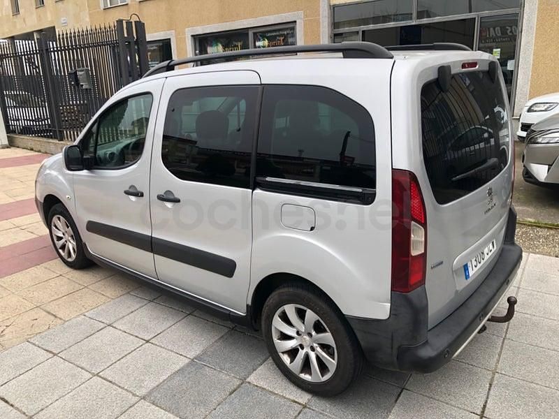 Usado Peugeot Partner Tepee Outdoor 100 CV (73 kW) 2016 Gris / plata Monovolumen