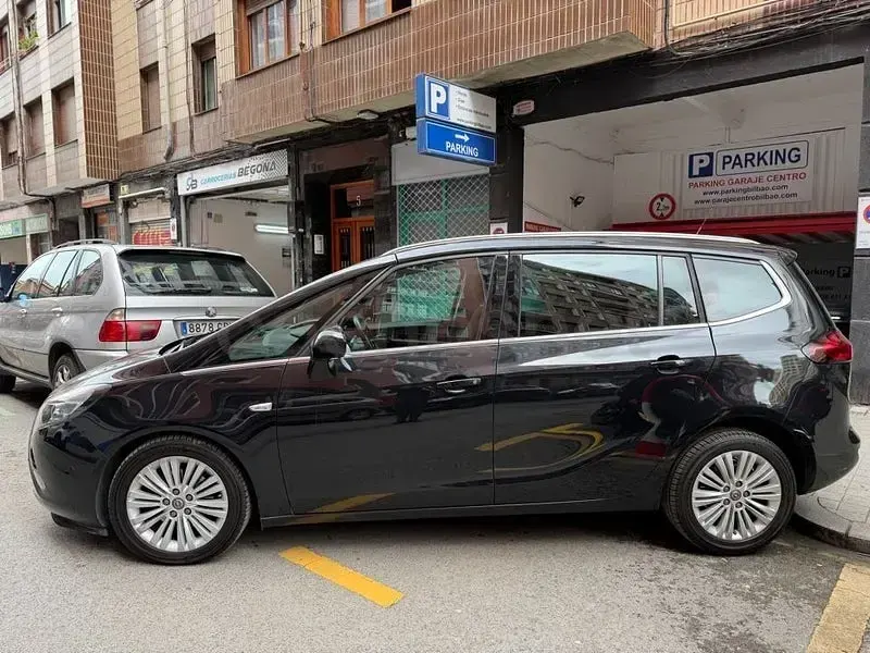 Usado Opel Zafira Excellence 140 CV (102 kW) 2016 Negro Monovolumen