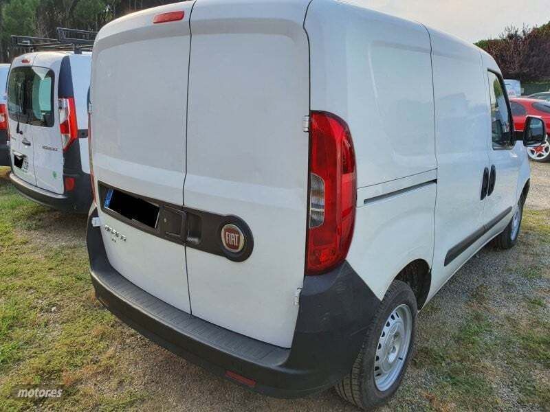 Usado Fiat Doblò 95 CV (69 kW) 2021 Blanco Monovolumen