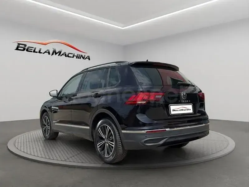Usado VW Tiguan Life 150 CV (110 kW) 2023 Negro SUV