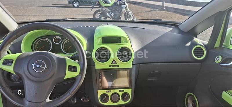 Usado Opel Corsa Sport 90 HP (66 kW) 2007 Verde Citadino