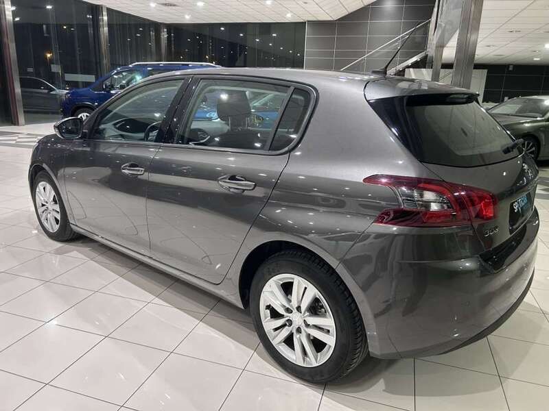 Usado Peugeot 308 Active 99 CV (72 kW) 2020 Gris Utilitario