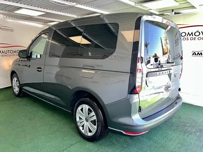Usado VW Caddy 102 CV (75 kW) 2022 Gris / plata Monovolumen