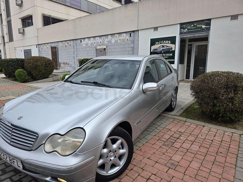Usado Mercedes C240 Avantgarde 170 CV (125 kW) 2002 Gris / plata Berlina