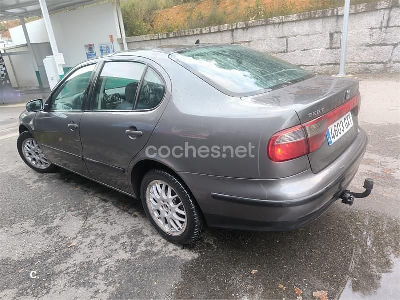 Usado Seat Toledo Sport 110 CV (80 kW) 2002 Gris / plata Berlina