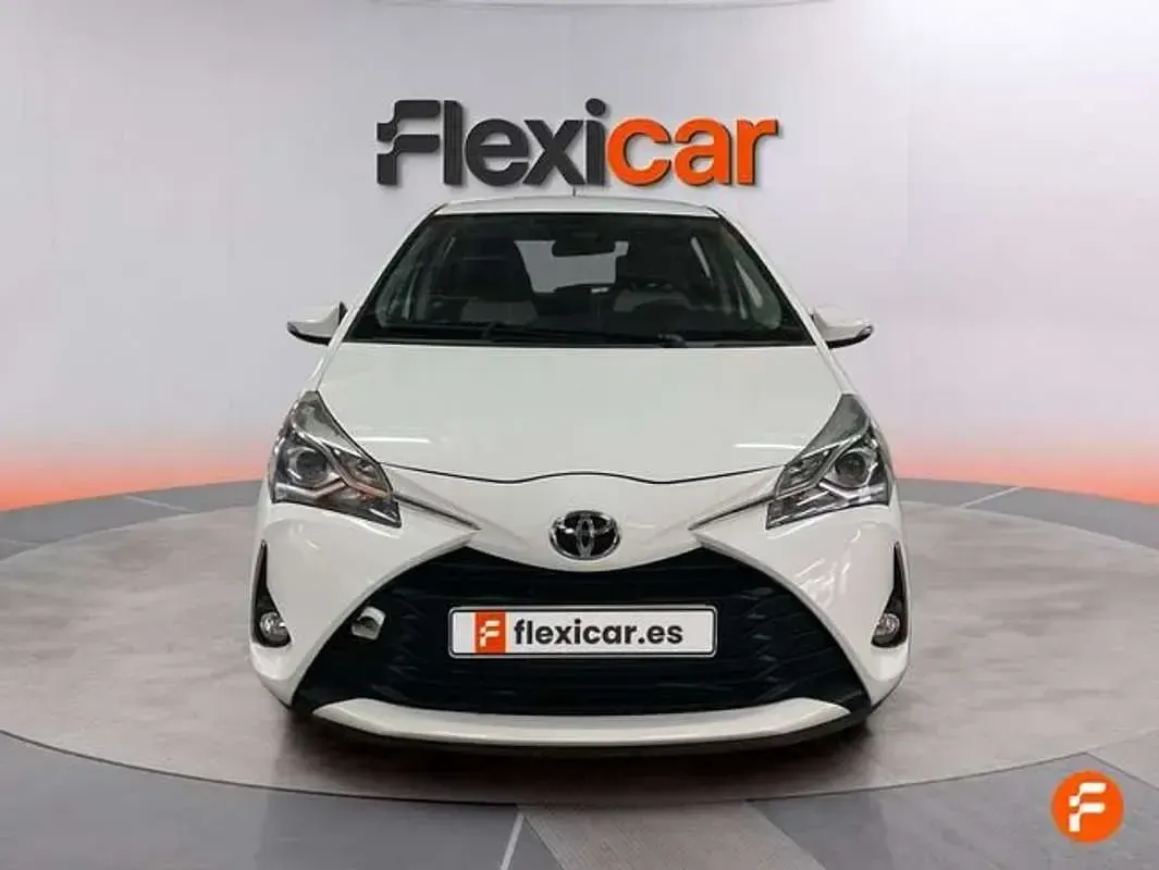 Usado Toyota Yaris Active 69 CV (50 kW) 2019 Blanco Utilitario