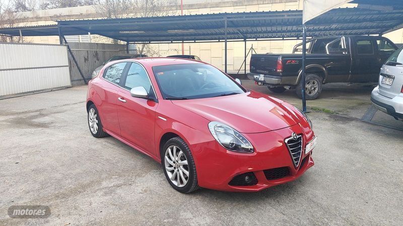 Usado Alfa Romeo Giulietta 140 CV (102 kW) 2012 Rojo Utilitario
