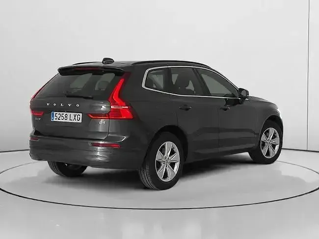 Usado Volvo XC60 Momentum 197 CV (144 kW) 2022 Gris SUV