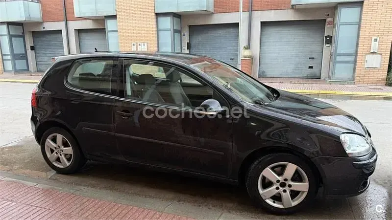 Usado VW Golf IV Highline 105 CV (77 kW) 2006 Negro Berlina