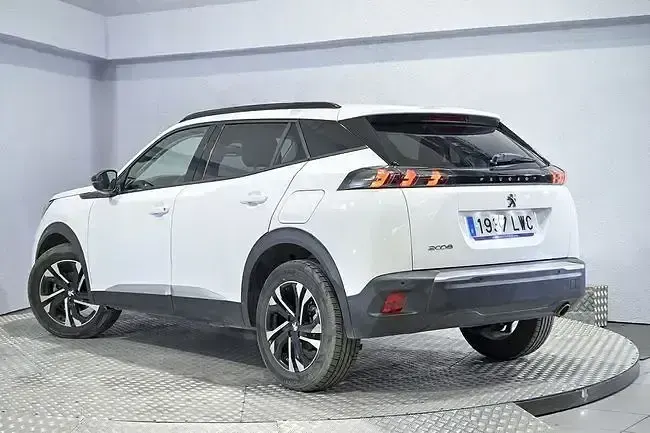 Usado Peugeot 2008 Allure 110 CV (80 kW) 2022 Blanco SUV