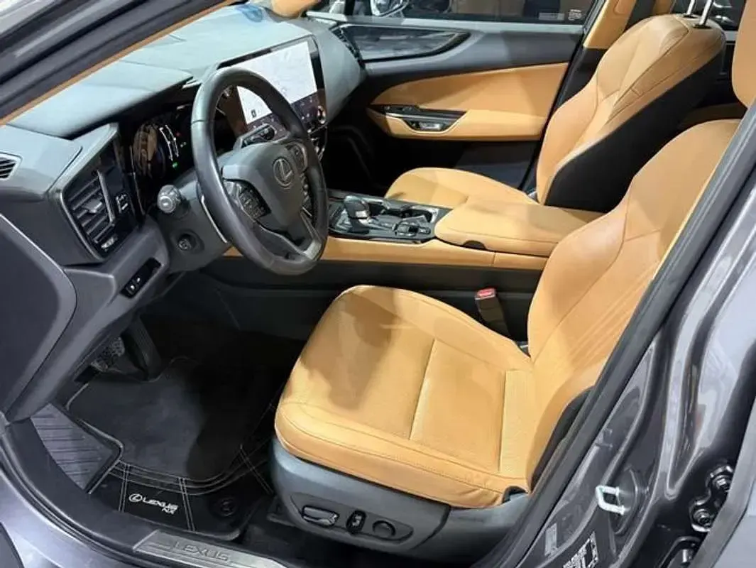 Usado Lexus NX300h Executive Line 306 CV (225 kW) 2022 Gris SUV