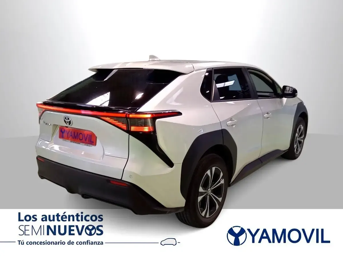 Usado Toyota bZ4X Plus 150 kW (204 CV) 2023 Gris plata SUV