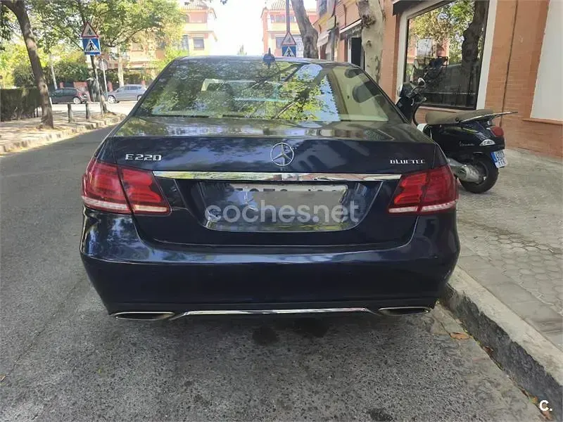 Usado Mercedes E220 170 CV (125 kW) 2015 Azul Berlina