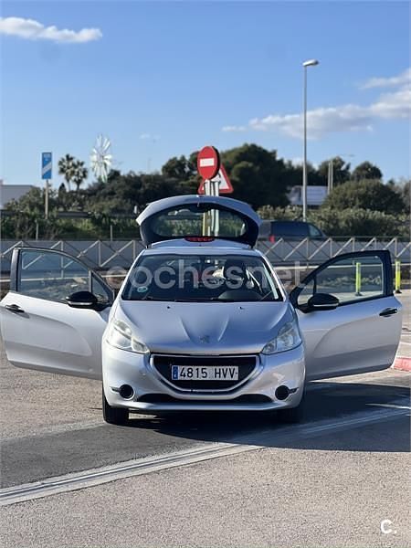 Usado Peugeot 208 Access 68 CV (50 kW) 2014 Gris / plata Utilitario