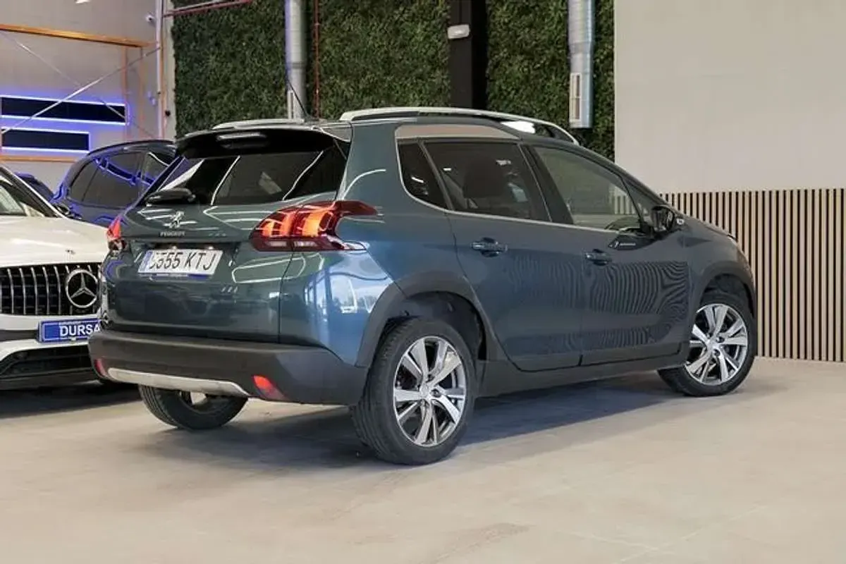 Usado Peugeot 2008 Allure 120 CV (88 kW) 2019 Azul SUV