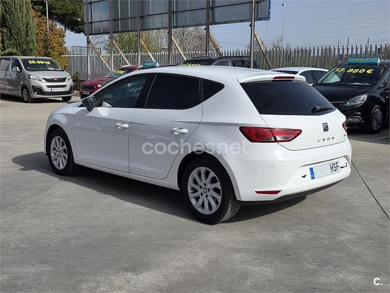 Usado Seat Leon Style 105 CV (77 kW) 2013 Blanco Berlina