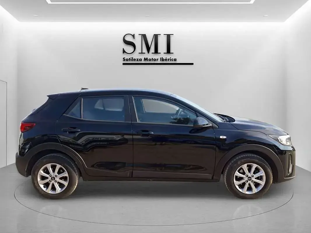 Usado Kia Stonic 84 CV (61 kW) 2022 Negro SUV