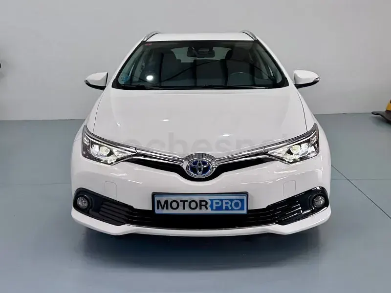 Usado Toyota Auris Hybrid 136 CV (100 kW) 2017 Blanco Familiar