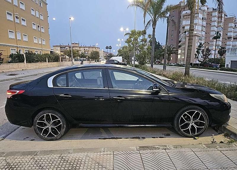 Usado Renault Latitude Initiale 173 CV (127 kW) 2014 Negro Berlina