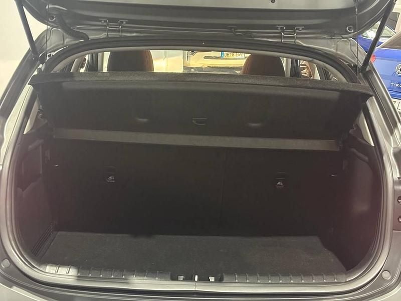 Usado Kia Stonic 84 CV (61 kW) 2023 Gris SUV