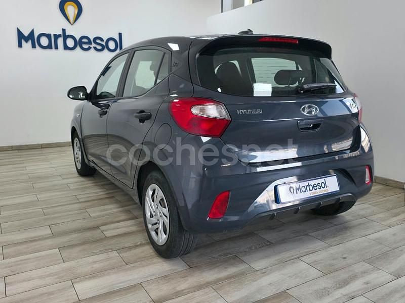 Usado Hyundai i10 67 CV (49 kW) 2021 Gris / plata Utilitario