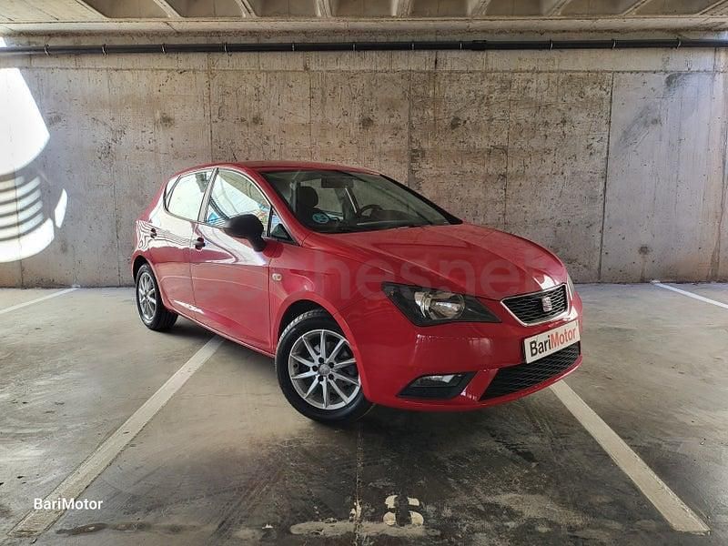 Usado Seat Ibiza Reference 70 CV (51 kW) 2013 Rojo Berlina