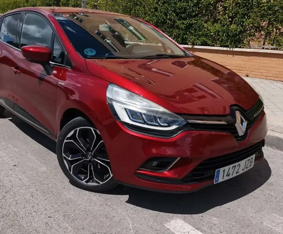 Begagnad Renault Clio IV 90 HK (66 kW) 2017 Röd Halvkombi