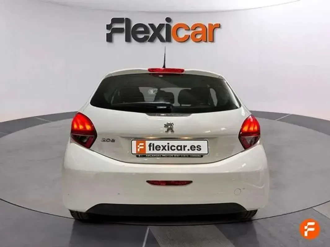 Usado Peugeot 208 Access 82 CV (60 kW) 2018 Blanco Utilitario