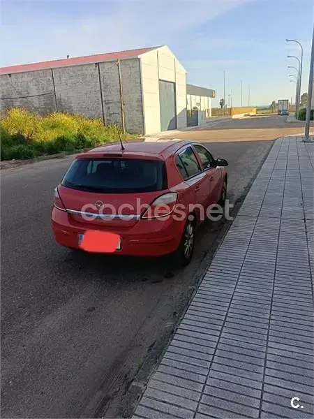 Usado Opel Astra Enjoy 90 CV (66 kW) 2005 Rojo Berlina