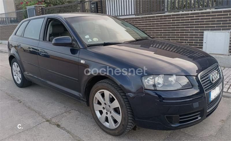 Azul Usado 2005 Audi A3 Sportback Ambiente Berlina | 4999 € (Buen precio) - Imagen 1/4