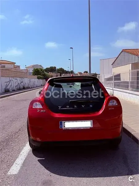 Usado Volvo C30 Momentum 136 CV (100 kW) 2010 Rojo Utilitario